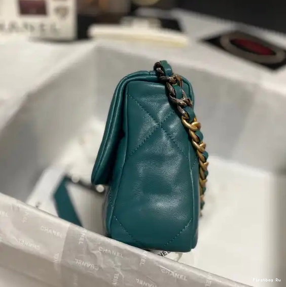 First Bag Ru BAG FLAP 19 CHANEL 0630